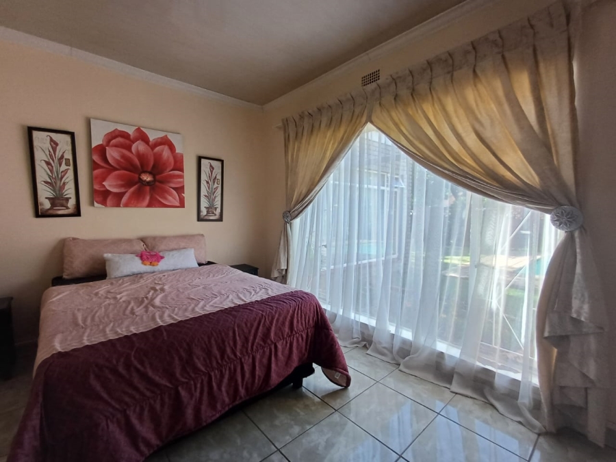 3 Bedroom Property for Sale in Flamwood North West